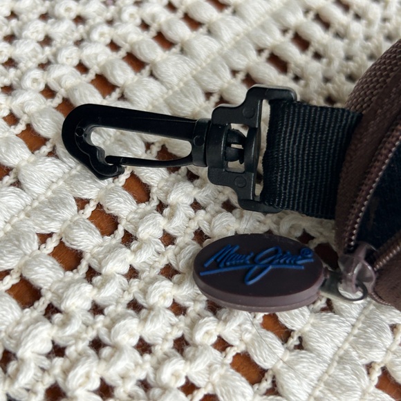 Maui Jim Textured Brown Sunglasses Case - Picture 4 of 4